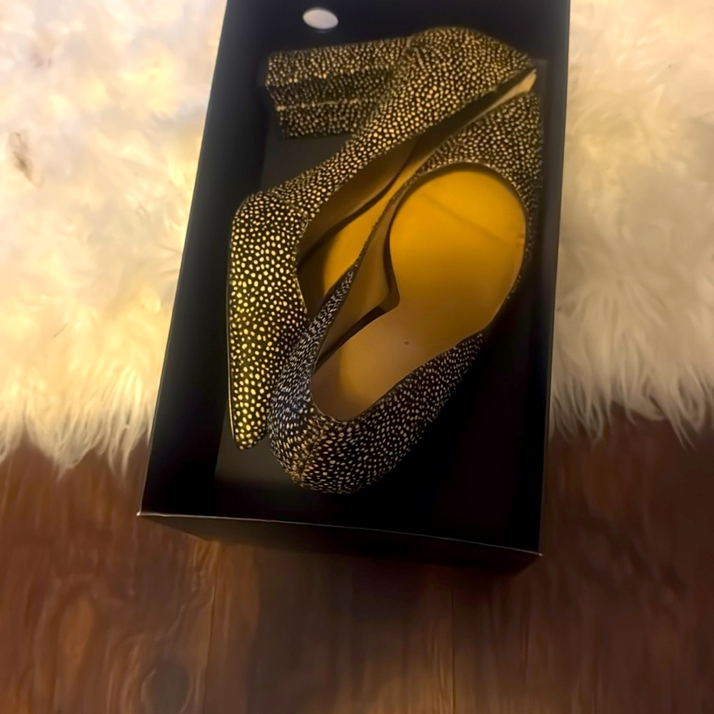 Banana Republic Women’s blk and beige spotted pumps size 9M worn 2 times